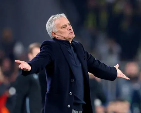 SL Benfica Engaged in Discussions to Appoint José Mourinho After Dismissal of Bruno Lage
