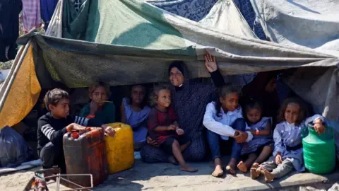 Devastating Crisis within the Gaza Strip while Israeli Forces Push Forward