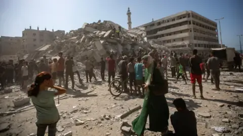 Intensified Aerial Offensive Unfolds in Gaza City